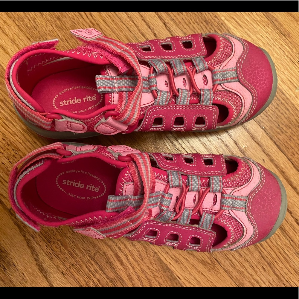 Size 13.5 W Stride Rite Windflower pink
